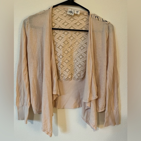 meringer Sweaters - Chic Beige Women's Shrug